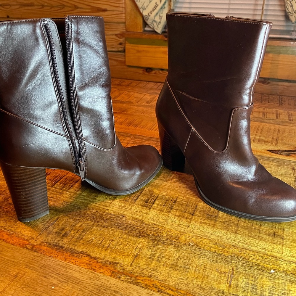 Katy & Kelly brown heeled boot